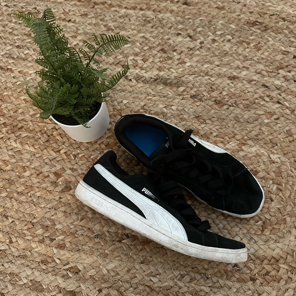 MENS BLACK PUMA SUEDES